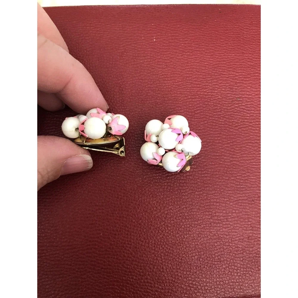 Vintage‎ 1950's Mid Century Art Beaded Faux Pearl Cluster Clip on Earrings